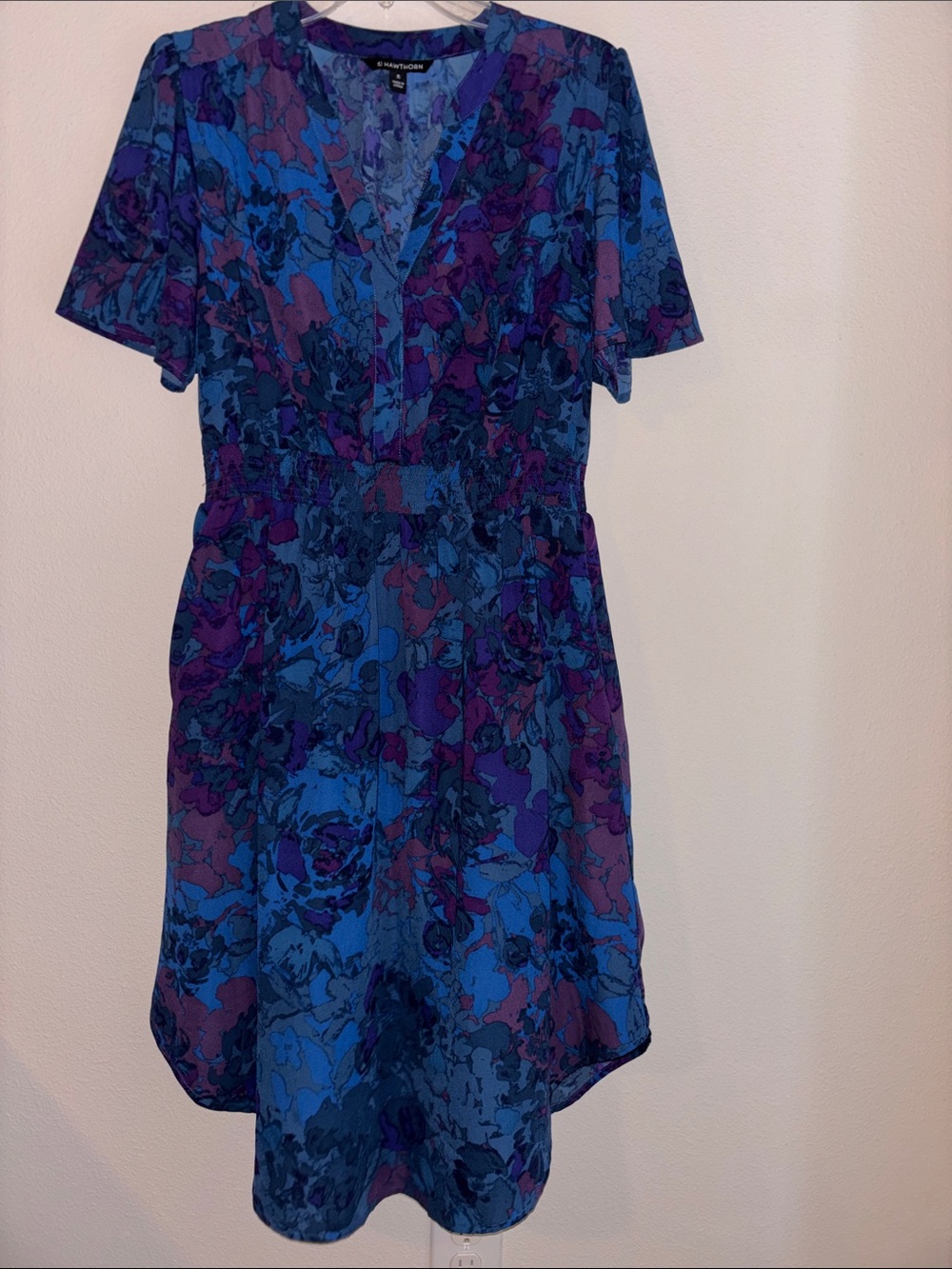 41 Hawthorn Curve Floral Short Sleeve dress Medium